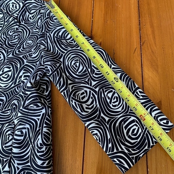 🌟Rafaella Woman’s 3/4 sleeve Black White Button Blazer Abstract Print Size: S - Picture 11 of 11